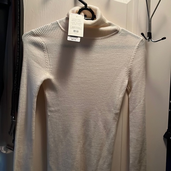 Uniqlo Extra Fine Merino Wool Turtleneck - Picture 1 of 3